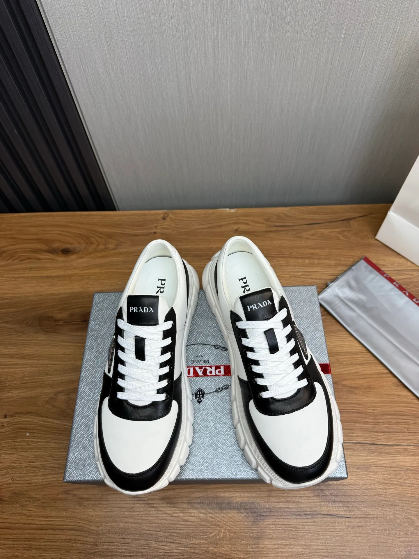 Men's shoes 💰580💰 [PRADA] Men's shoes are popular in the counter, official website is synchronized, 1 high-quality shipment ✔️Imported cowhide fabric + cowhide lining, 1🆚1 replica, original sole, 38-45 (45 customized, non-refundable)
